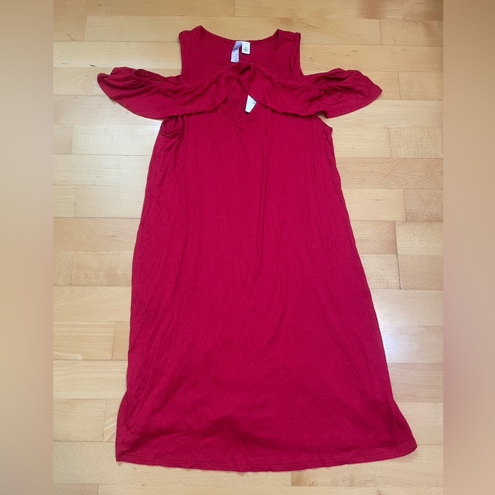 Red francesca’s ribbed cold shoulder dress. New with tags. Size medium.